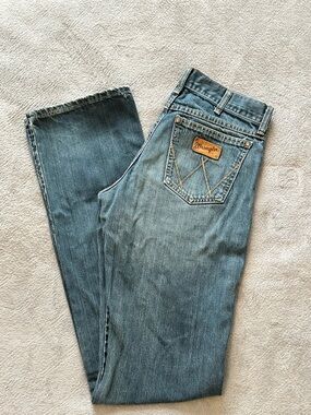 Wrangler Men's Retro mid Blue Relaxed Boot Jeans